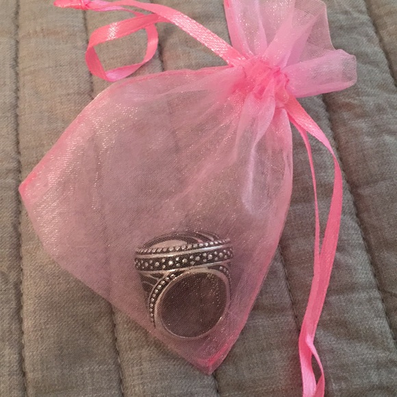 3/$10 Premier designs zebra ring Statement Ring - Picture 2 of 2